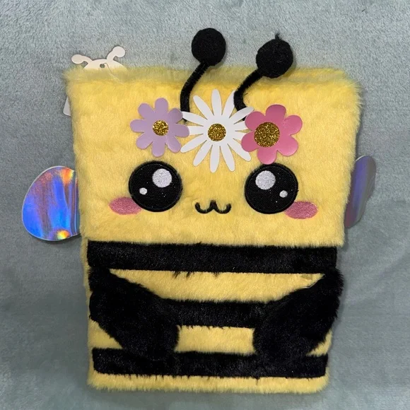Cute Fuzzy Bee Sketchbook - Picture 5 of 13